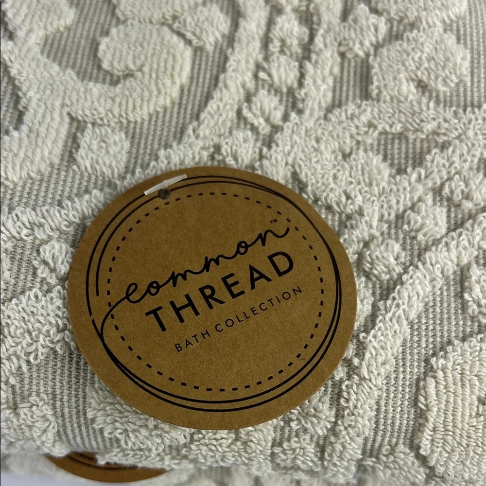 Common Thread Bath Towels Cream Luxury Medallion Textured Cotton Set of 2 NEW